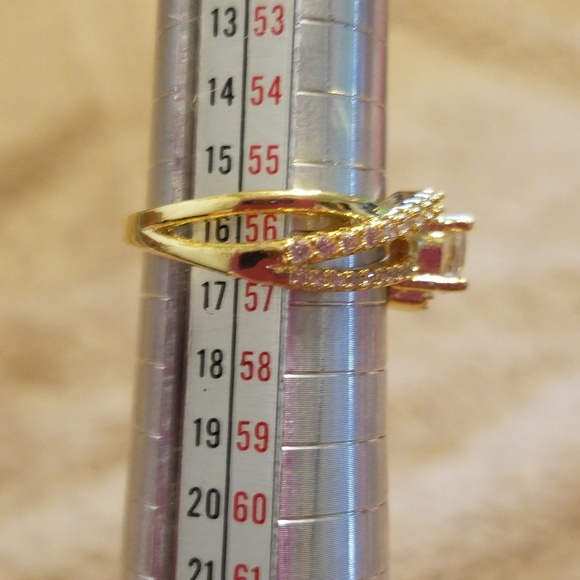 💍White Sapphire Ring💍Gold size 7 left - Picture 4 of 7